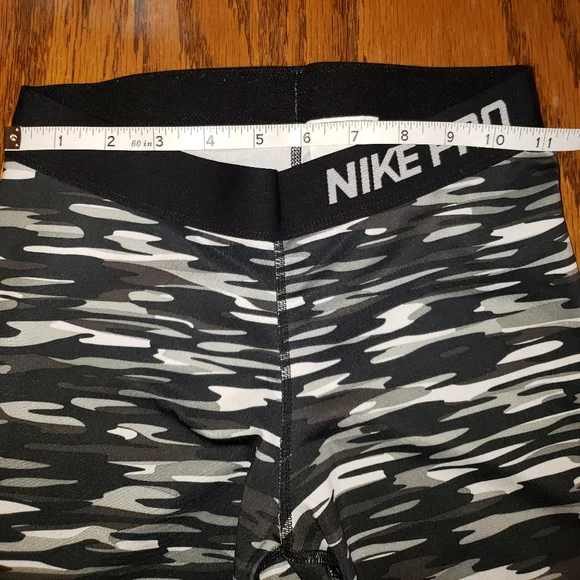Nike Pro Athletic Grey Camo Capri Leggings Size Small - Picture 5 of 8